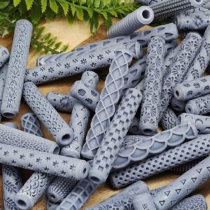 Lee más sobre el artículo Cómo evitar errores al usar rodillos de textura en tus piezas de arcilla